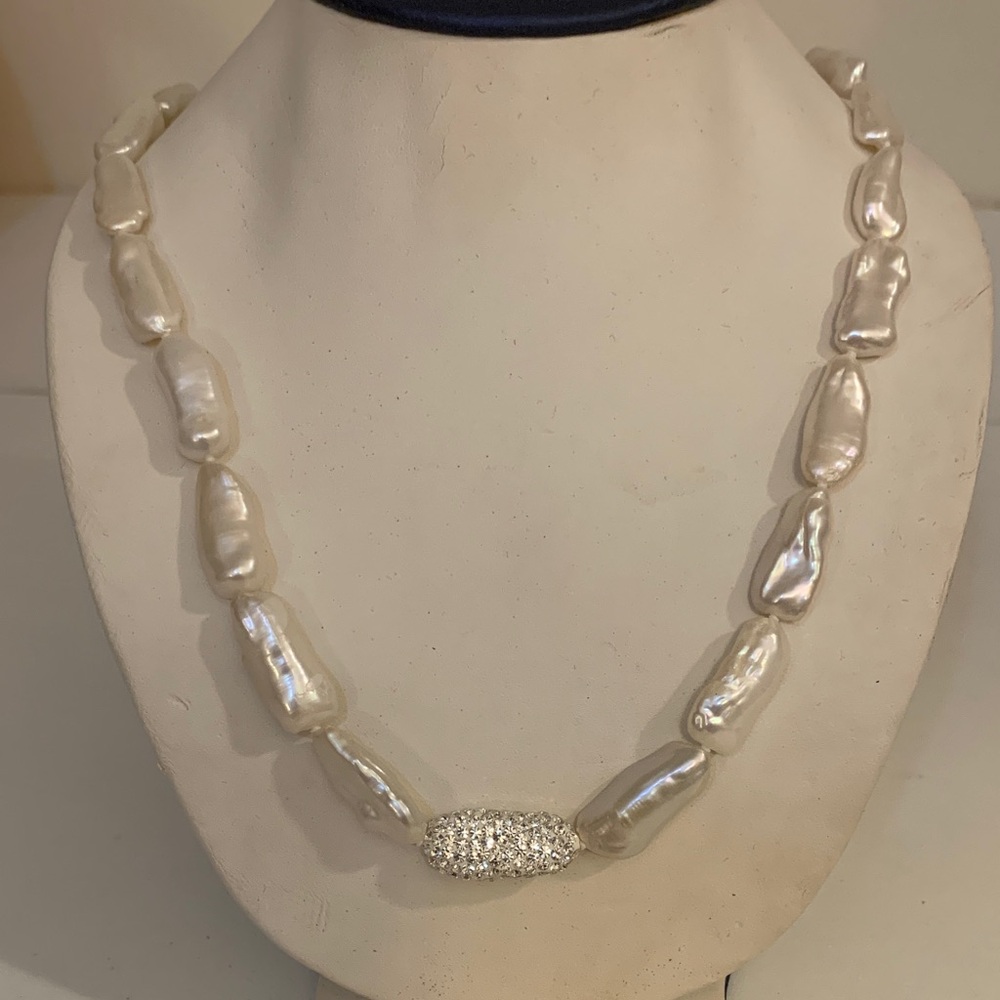Elegant White Pearl Necklace